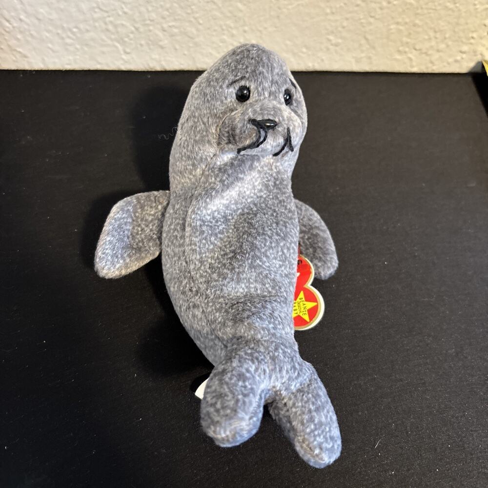 Ty Beanie Babie Slippery the Seal - DOB January 17, 1998